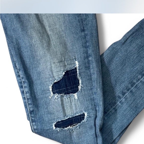 Trendy Ripped Blue Jeans - Picture 5 of 5